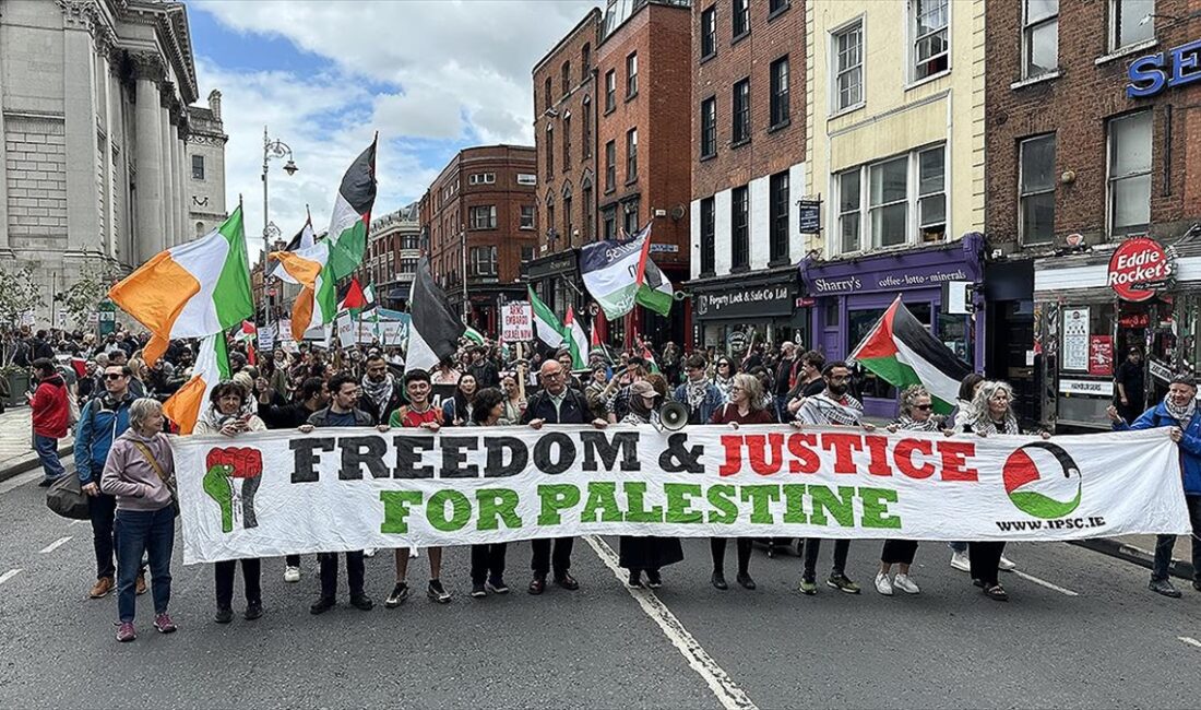 İrlanda'nın başkenti Dublin'de, İsrail ile ticari bağların sonlandırılması talebiyle gösteri
