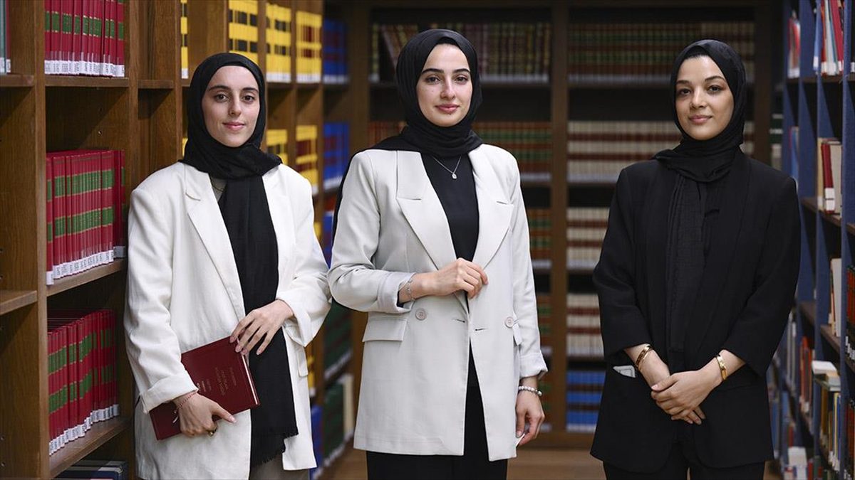 Hayatını İslam bilimi ve teknoloji tarihini araştırmaya ve tanıtmaya adayan