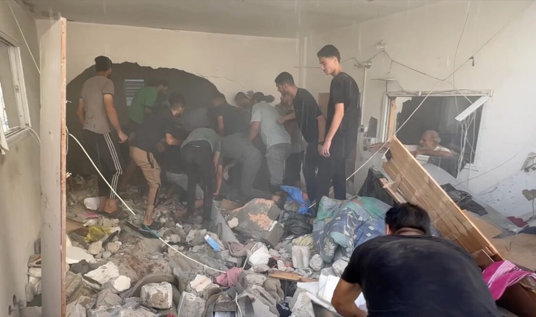 İsrail ordusunun, Gazze'nin orta kesimindeki El-Bureyc Mülteci Kampı'na düzenlediği saldırılarda