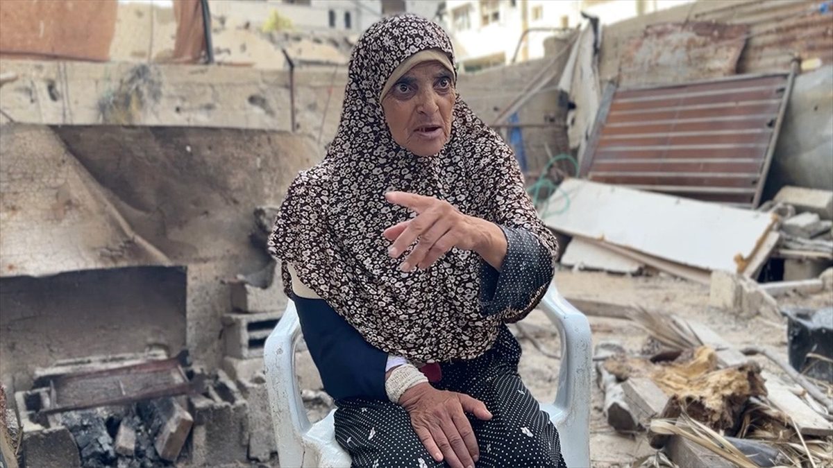Gazze Şeridi'nin kuzeyindeki Cibaliya Mülteci Kampı'nda dar bir sokaktaki evinde