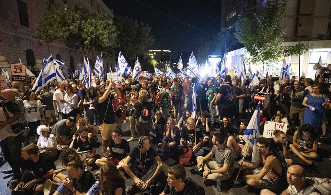 TEL AVIV (AA) – On binlerce İsrailli, başkent Tel Aviv