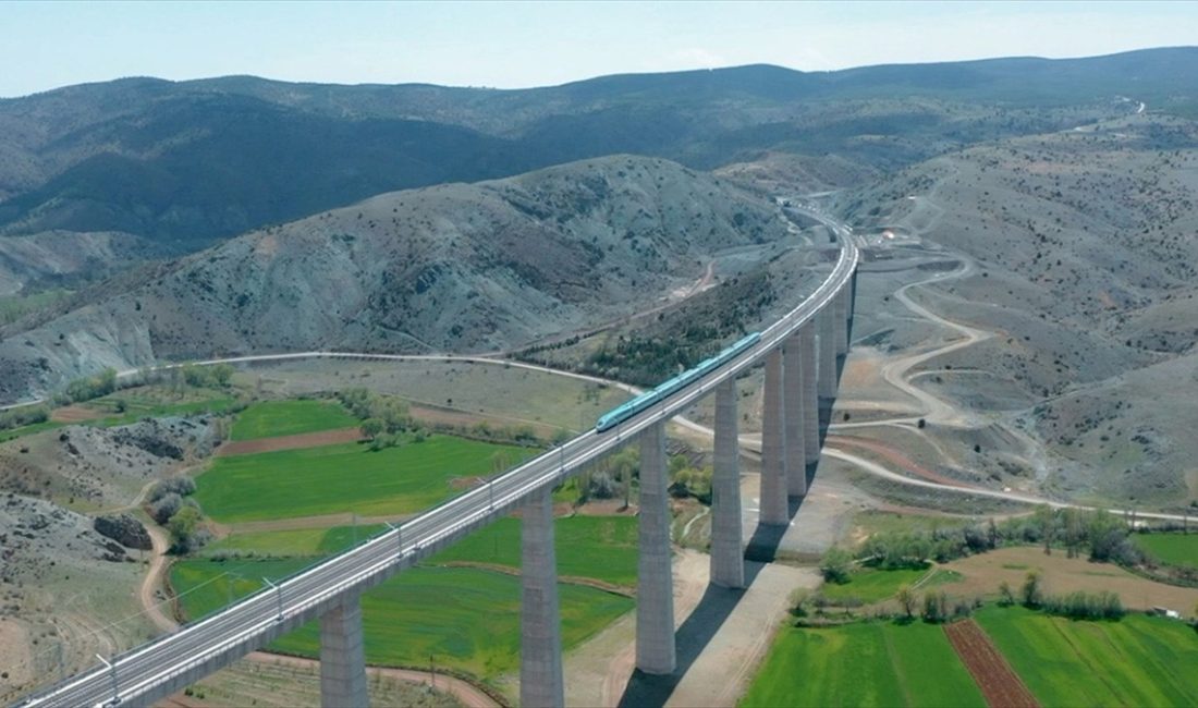 Ulaştırma ve Altyapı Bakanı Abdulkadir Uraloğlu, İstanbul-Sivas yüksek hızlı tren