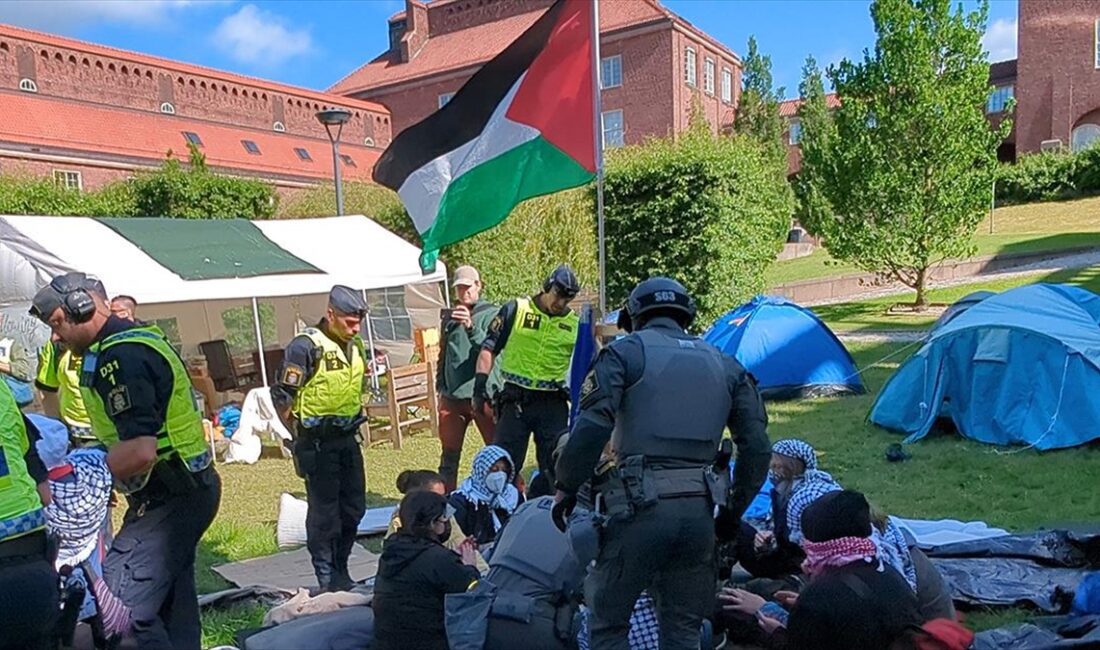 İsveç'in başkenti Stockholm'de polis, Filistin'e destek eylemi yapan Stockholm Kraliyet