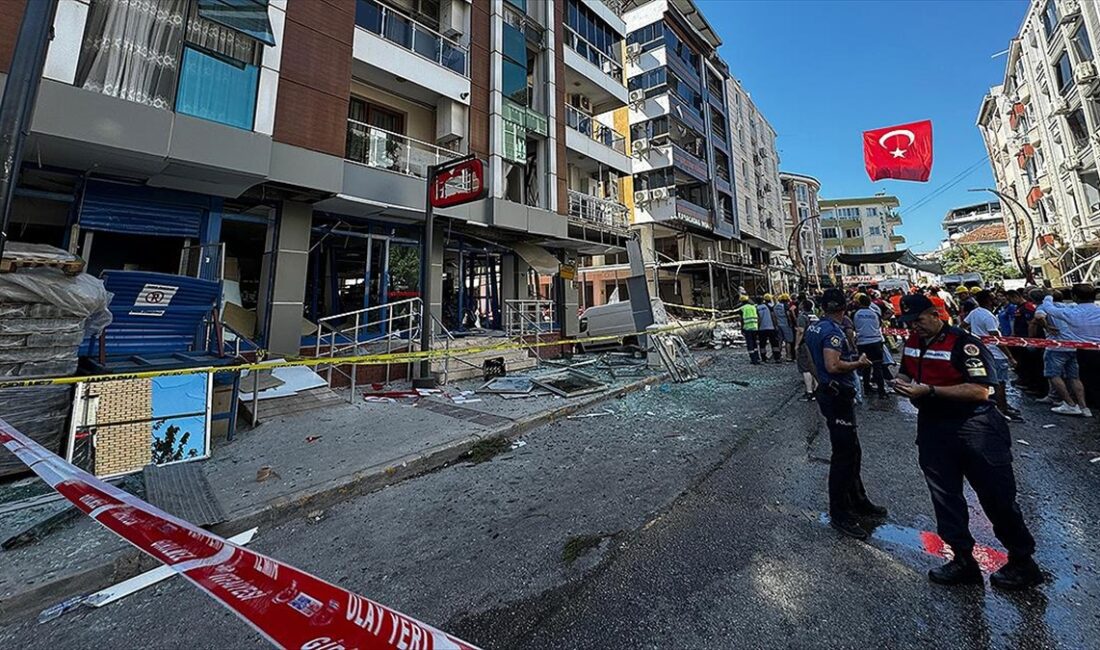 İzmir'in Torbalı ilçesinde bir restoranda patlama meydana geldi, ilk bilgilere