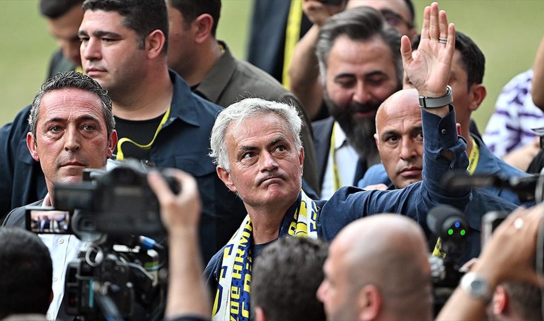 Fenerbahçe'nin göreve getirdiği dünyaca ünlü teknik direktör Jose Mourinho, şampiyonluk