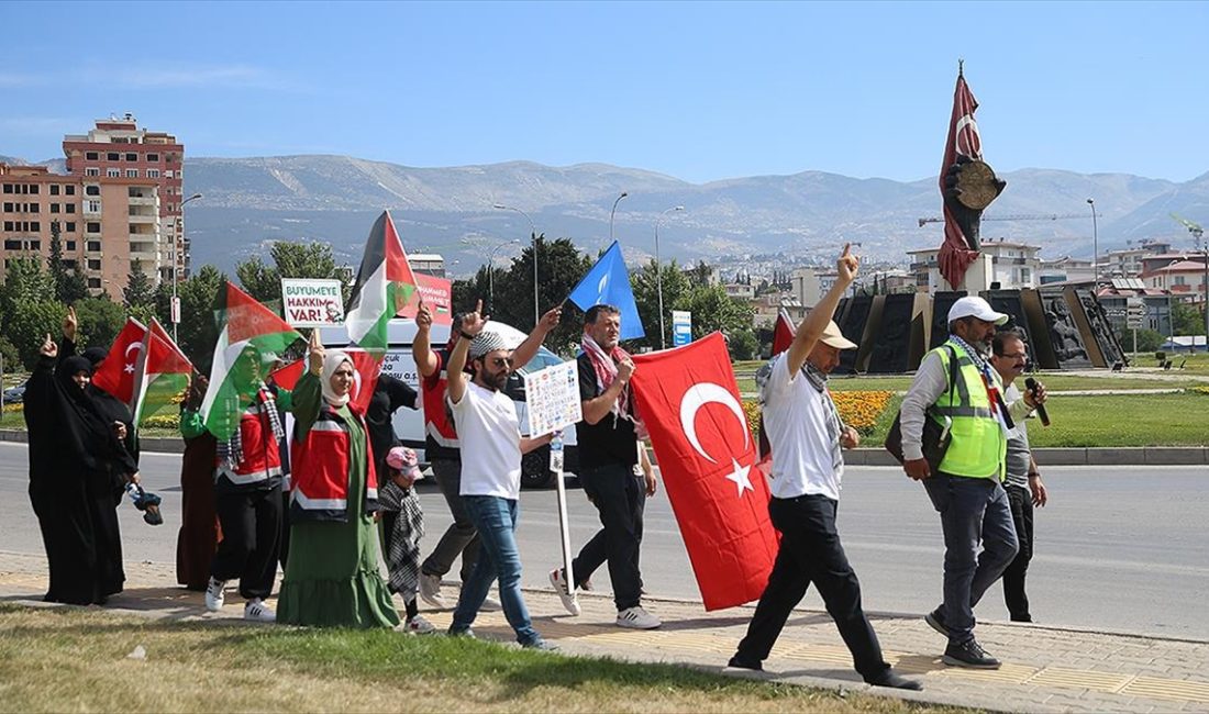 Kahramanmaraş'ta, İsrail'in saldırıları altındaki Gazze'ye destek amacıyla düzenlenen 40 kilometrelik