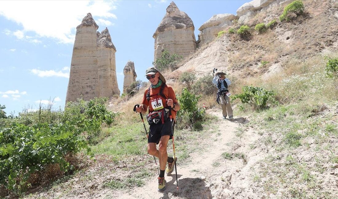 NEVŞEHIR (AA) – Gün doğumu vaktinde Göreme beldesindeki peribacalarıyla kaplı
