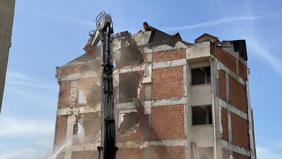 Kentsel dönüşüm sürecinde yaşanan anlaşmazlık davalarına bakan hukukçular, mülk sahiplerinin