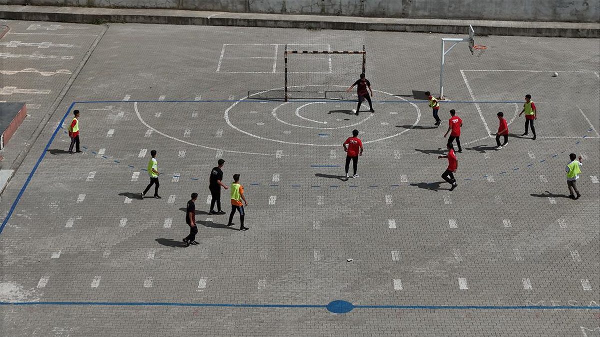 Hentbolda 14 Yaş Altı Milli Takımı'nın seçmelerine davet edilen Bingöllü