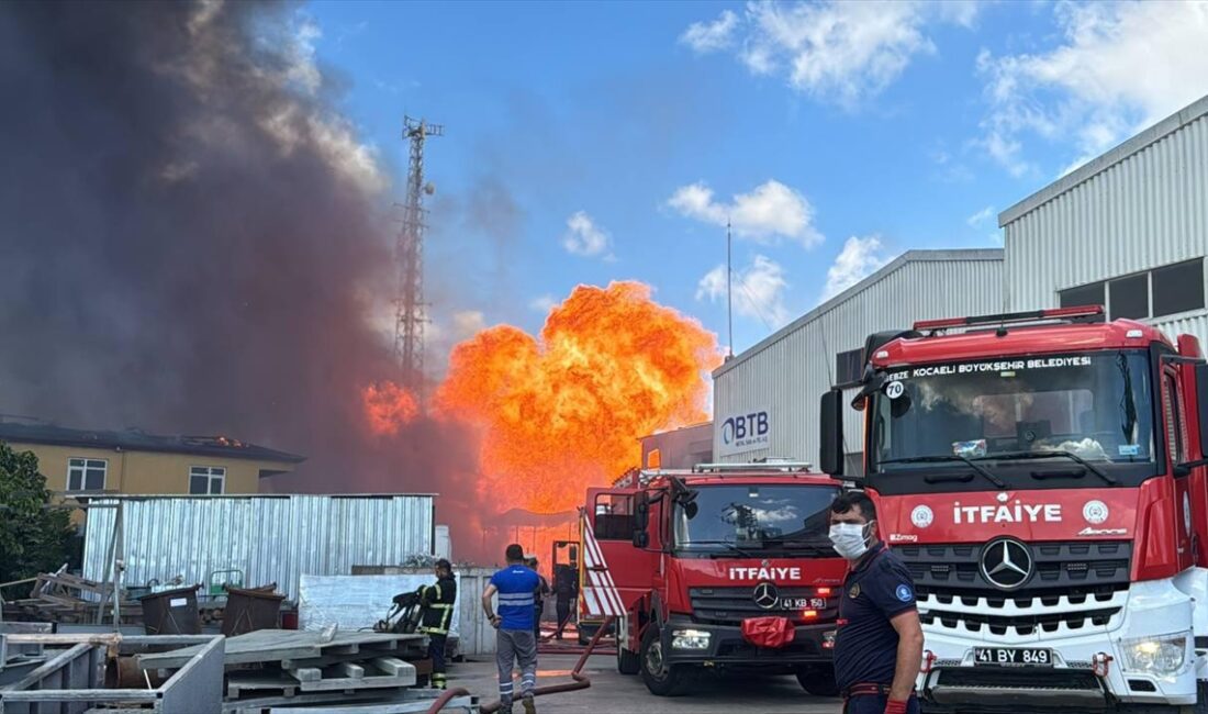 Balçık Mahallesi'nde faaliyet gösteren bir boya fabrikasında henüz bilinmeyen nedenle