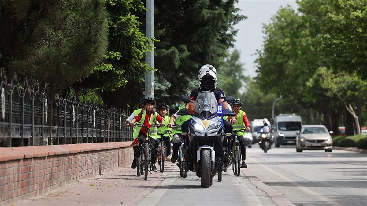 Türkiye'nin en uzun bisiklet yolu ağına sahip Konya'da hayata geçirilen