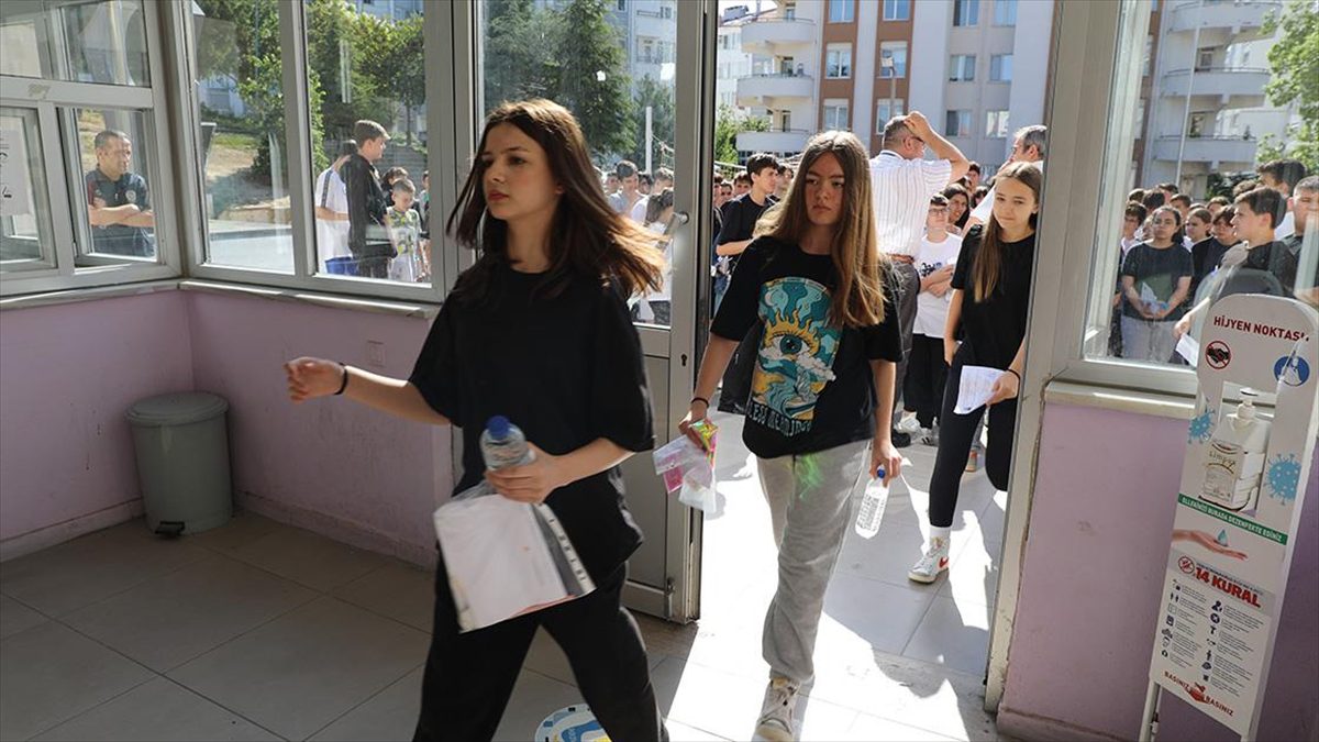 ANKARA (AA) – İki oturumdan oluşan sınavın birinci oturumu 09.30’da