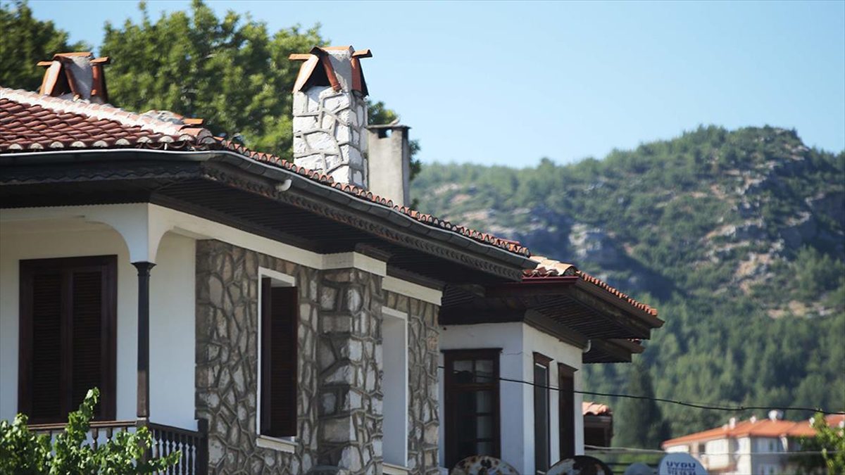 Dünyaca ünlü turizm merkezleriyle bilinen Muğla, tarihi hanları, çoğu birinci