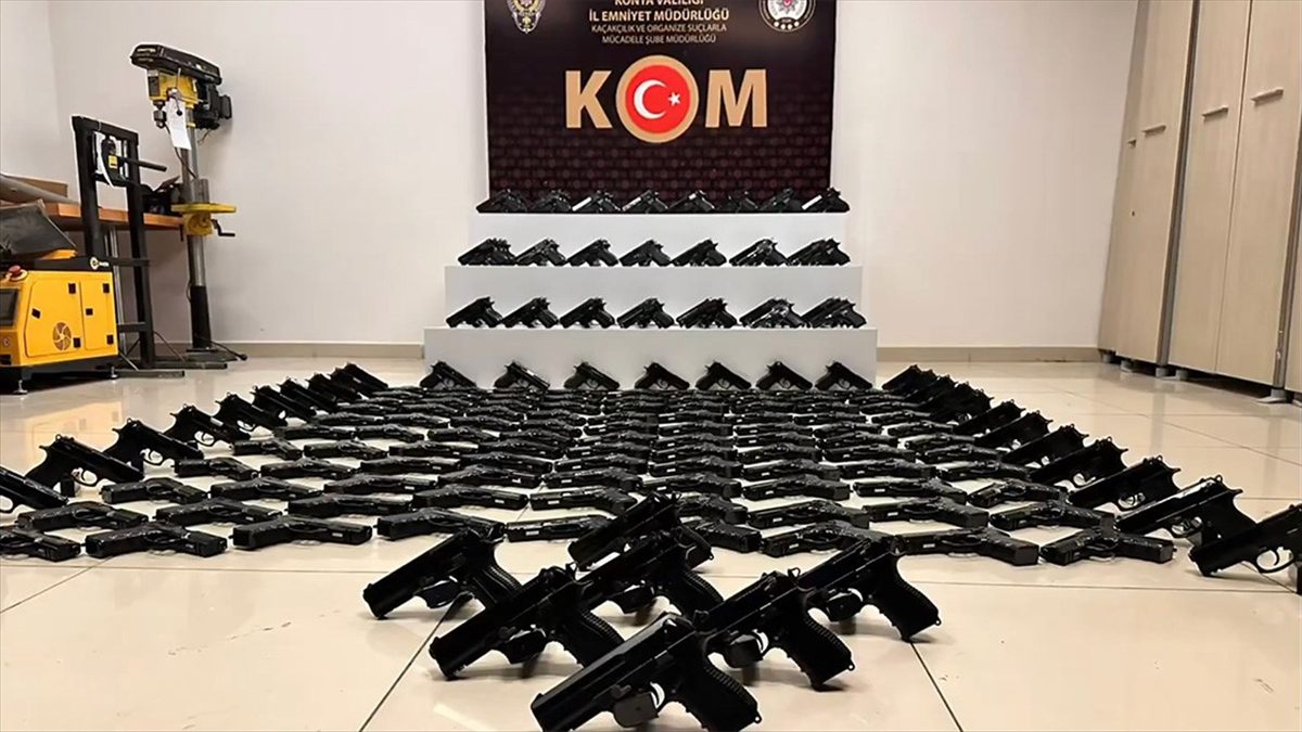 İçişleri Bakanı Ali Yerlikaya, Konya'da düzenlenen "Mercek-20" operasyonunda 225 ruhsatsız