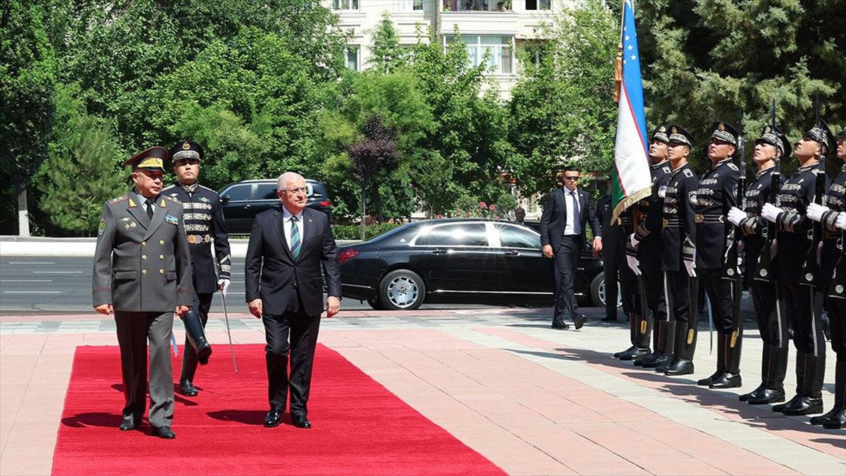Milli Savunma Bakanı Yaşar Güler, Özbekistan Savunma Bakanı Korgeneral Bahadır
