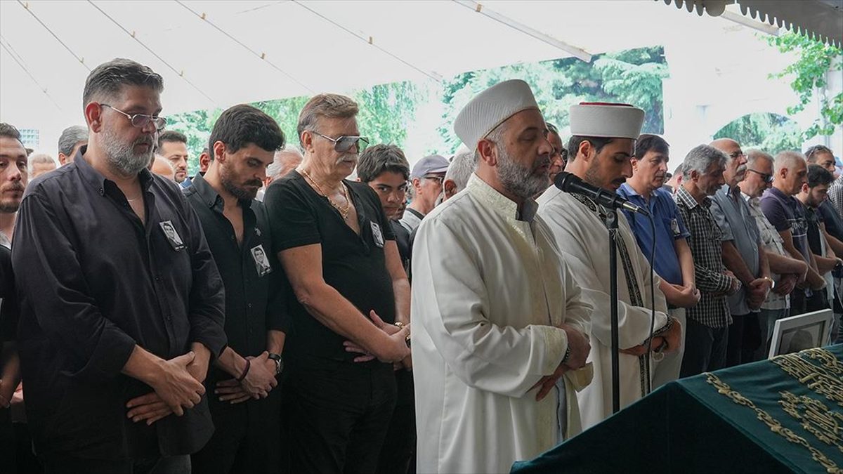 Yeşilçam'ın ünlü oyuncularından Murat Soydan'ın cenazesi, Ataköy 5. Kısım Ömer