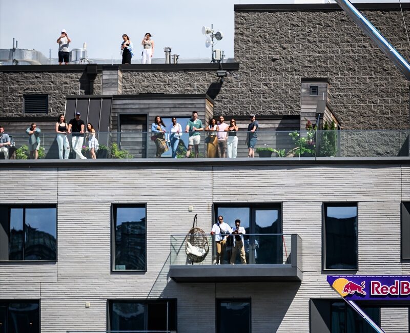 Red Bull Yüksek Dalış Dünya Serisi'nin Boston etabı gerçekleştirildi - Etapta, kadınlarda Avustralyalı Rhiannan Iffland, erkeklerde Aidan Heslop birinci