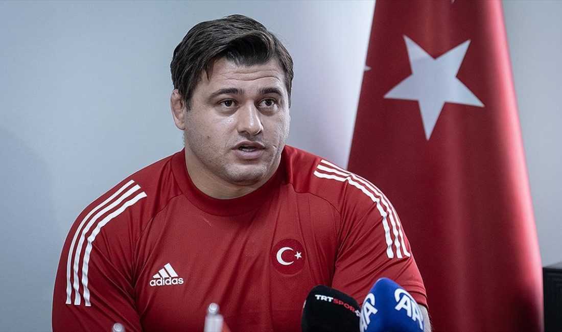 Milli güreşçi Rıza Kayaalp, olimpiyatlarda 4. kez madalya kazanarak, bunu