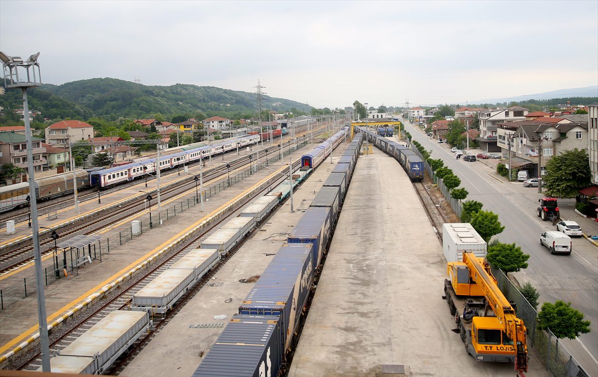 Türkiye'nin otomotiv ihracatında başı çeken illerinden Sakarya, yılın ilk 5