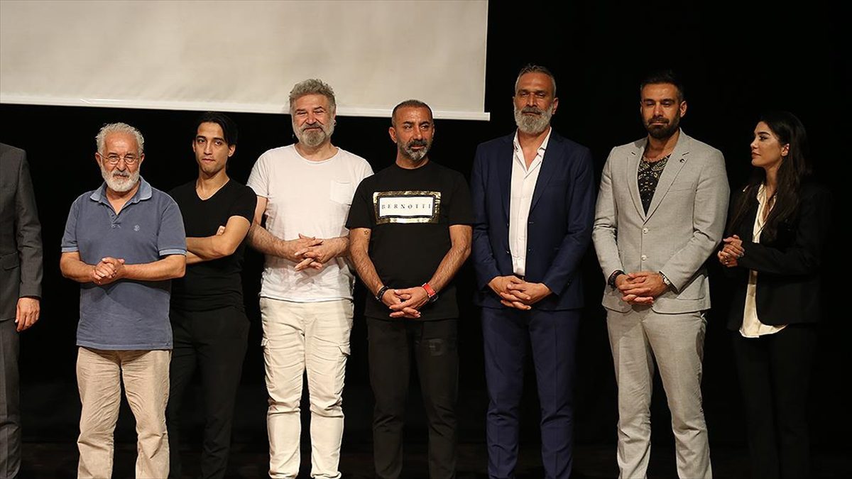 Mardin'de düzenlenen "2. Uluslararası Film Festivali"ne katılan sanatçılar Ali Sürmeli,