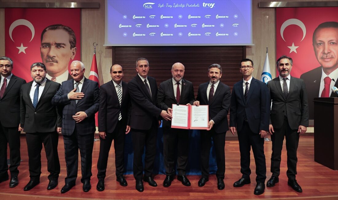 Türkiye Yüzyılının Emektarları Projesi kapsamında yapılan işbirliği sayesinde TROY logolu