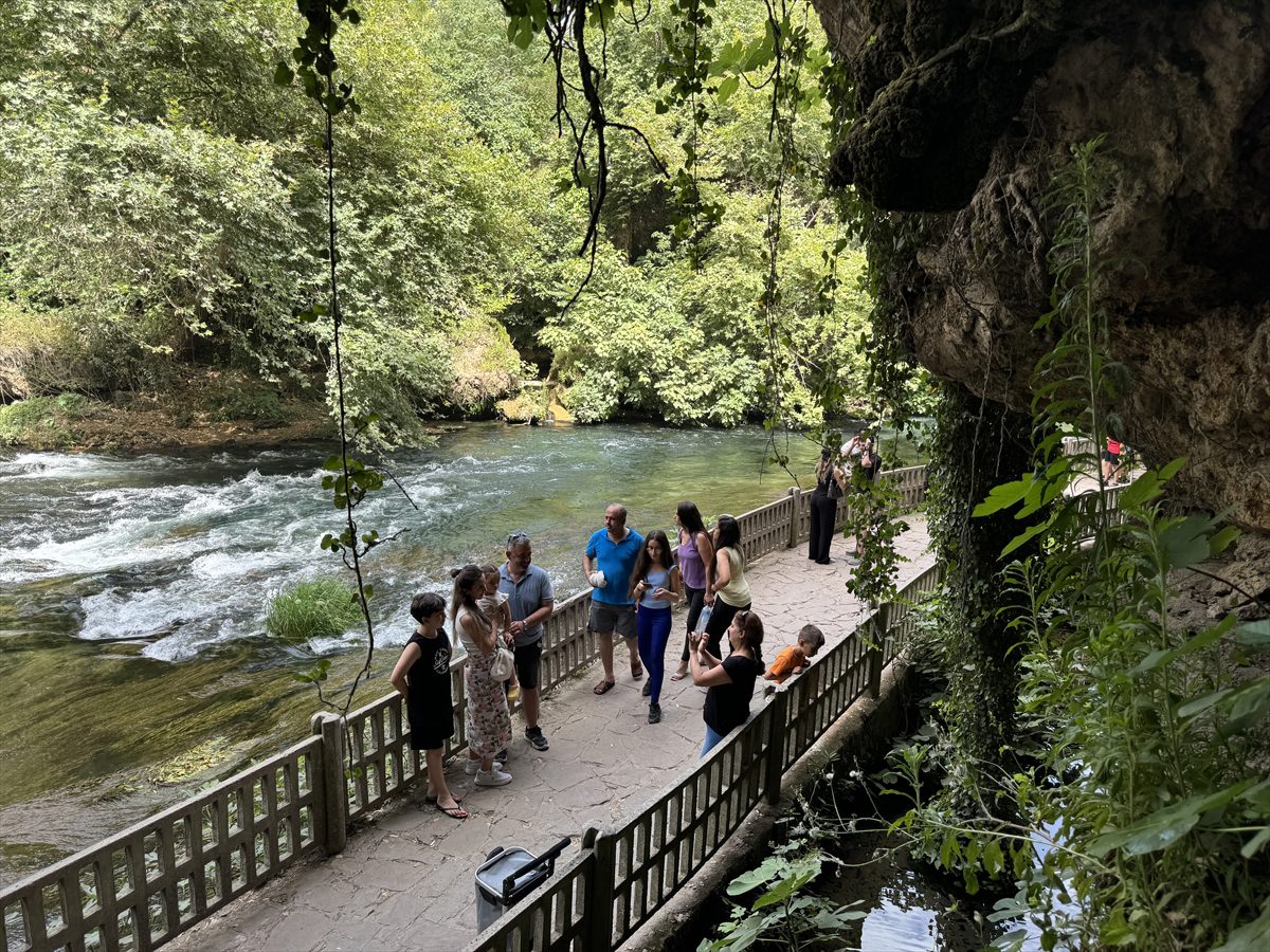 ANTALYA (AA) – ZEHRA TEKECİ – Antalya'da doğal güzelliği, asırlık