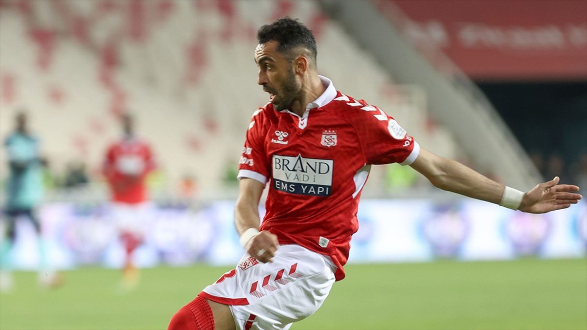 Trendyol Süper Lig ekiplerinden EMS Yapı Sivasspor'da Uğur Çiftçi, geçen