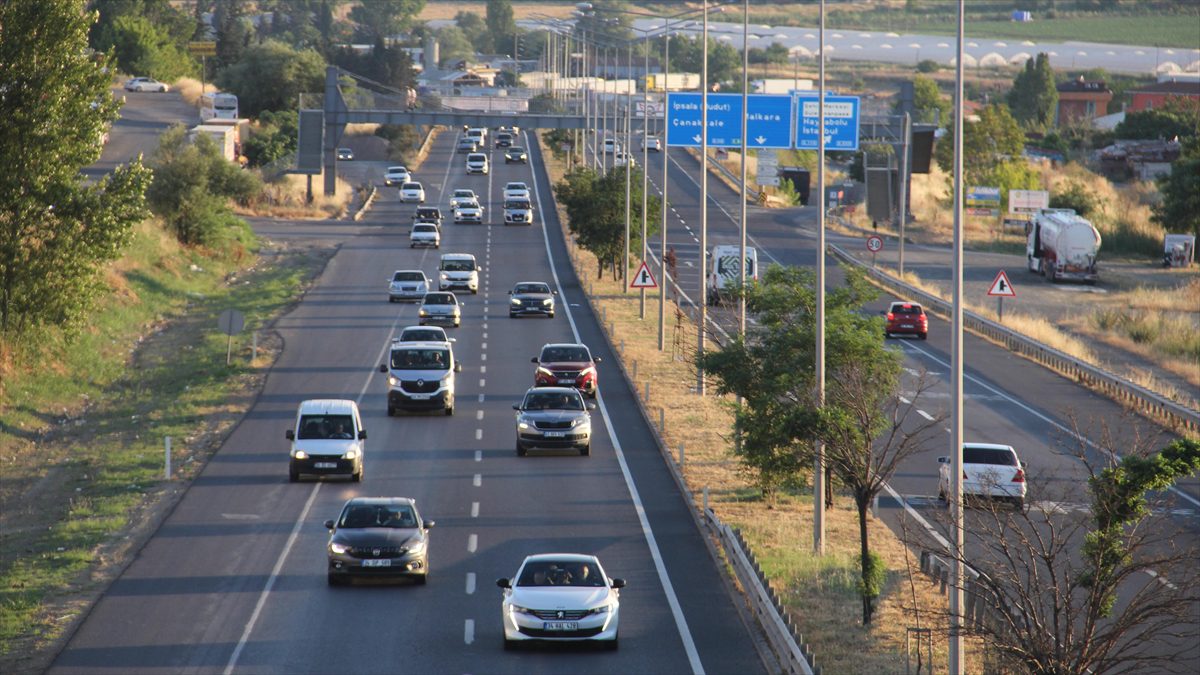 TEKIRDAĞ (AA) – Tatil için sahil beldelerini tercih eden vatandaşlardan