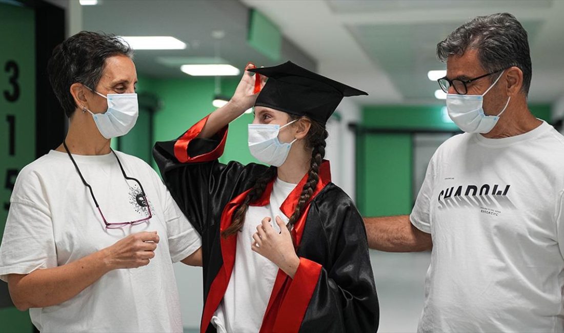 İzmir'de lösemi tedavisi gören Duru Çalışkan, LGS kapsamındaki merkezi sınava