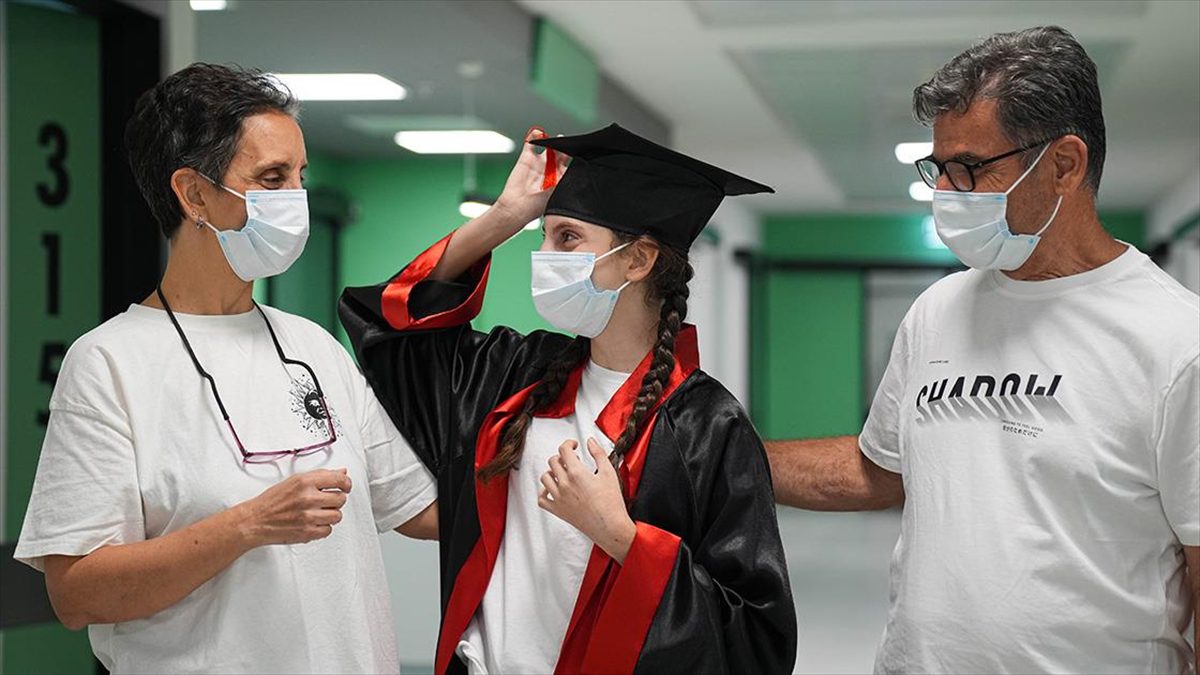 İzmir'de lösemi tedavisi gören Duru Çalışkan, LGS kapsamındaki merkezi sınava