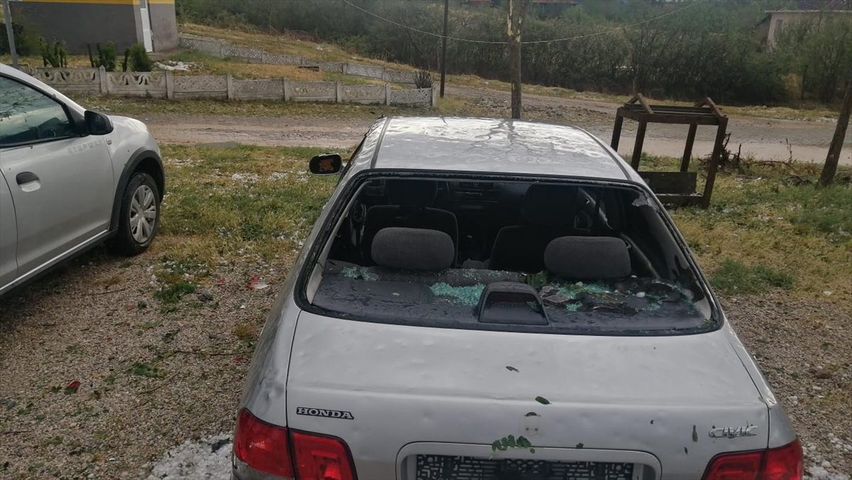 Trakya'da bazı yerlerde şiddetli dolu etkili oldu.