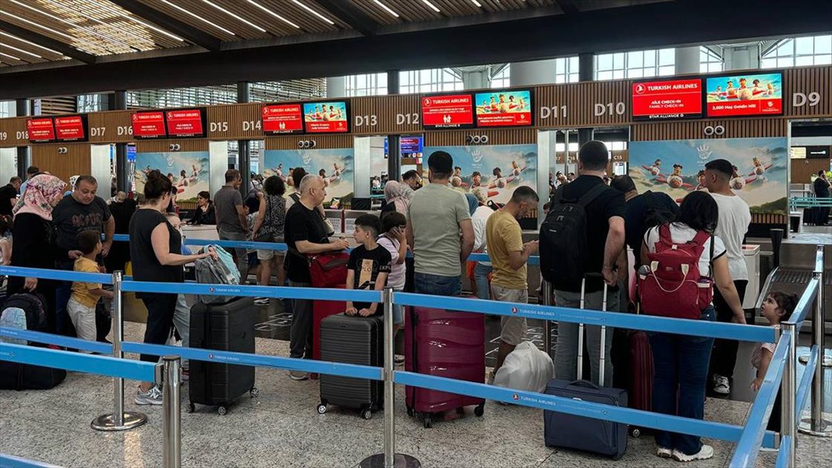 Türkiye'de hava yolunu kullanan yolcu sayısının bu yıl 236 milyon