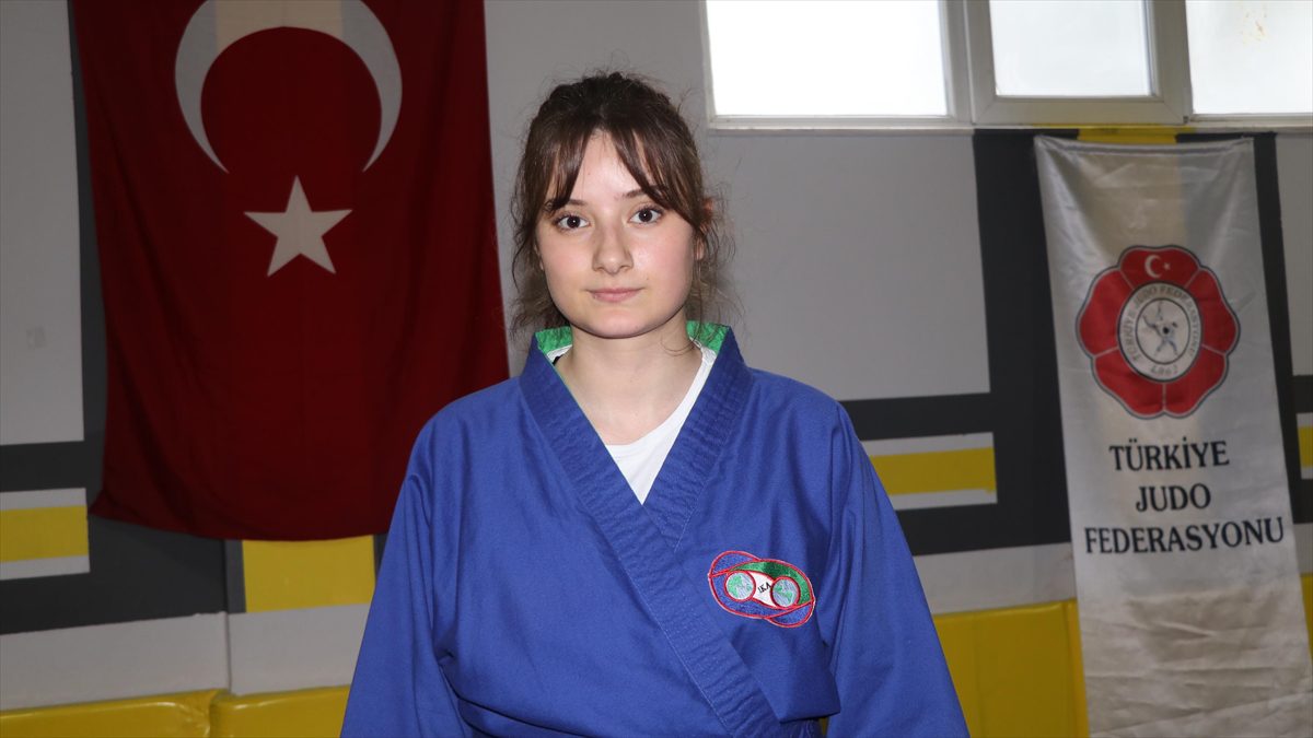 ÇANKIRI (AA) – Çankırı’da yaşayan 18 yaşındaki Azra Özkan, 11