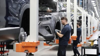 TÜİK verilerine göre, 2023'te 1 milyon 203 bin 933 otomobil,