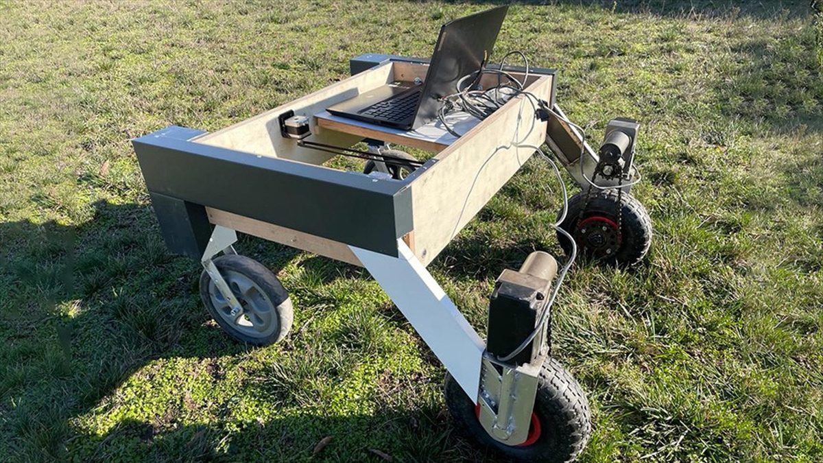 Kırklareli'nde üniversite öğrencilerinin geliştirdiği yapay zekaya sahip otonom robot, tarımsal
