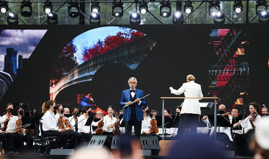 Ünlü İtalyan tenor, söz yazarı ve besteci Andrea Bocelli, 8