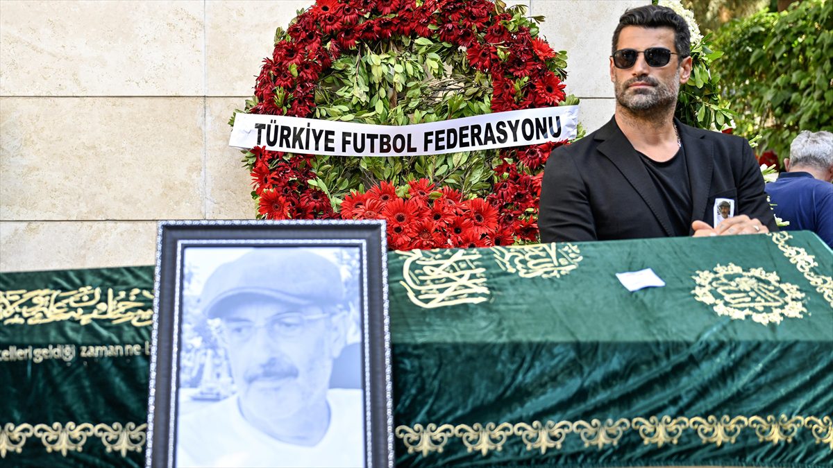 İSTANBUL (AA) – Demirel için Acarkent Acarlar Camisi’nde ikindi namazını