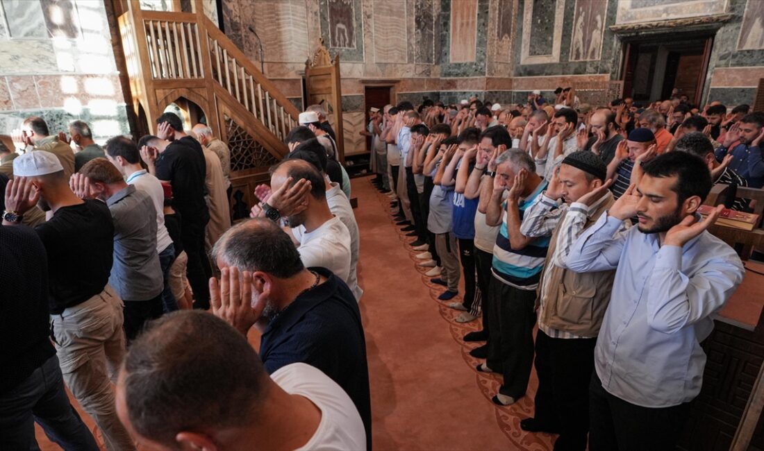 Fatih'te bulunan ve 79 yıl sonra yeniden ibadete açılan Kariye