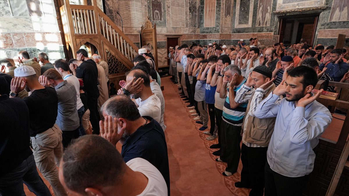 Fatih'te bulunan ve 79 yıl sonra yeniden ibadete açılan Kariye