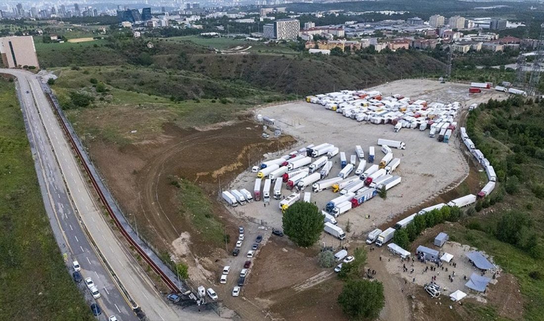 Yükseköğretim Kurumları Sınavı'na (YKS) ait soru kitapçıkları ve sınav evrakını