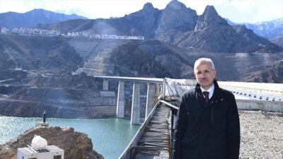 Ulaştırma ve Altyapı Bakanı Uraloğlu, Yusufeli Baraj köprülerinin son halkası