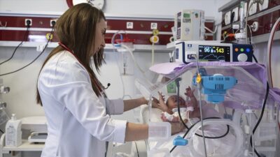 Iğdır'da yemek borusu gelişmeden doğan Alp bebek, uçak ambulansla getirildiği