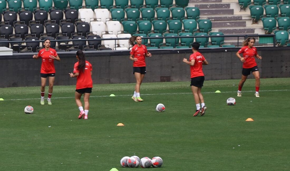  Milli Kadın Futbol Takımı Teknik Direktörü Necla Güngör Kıragası,