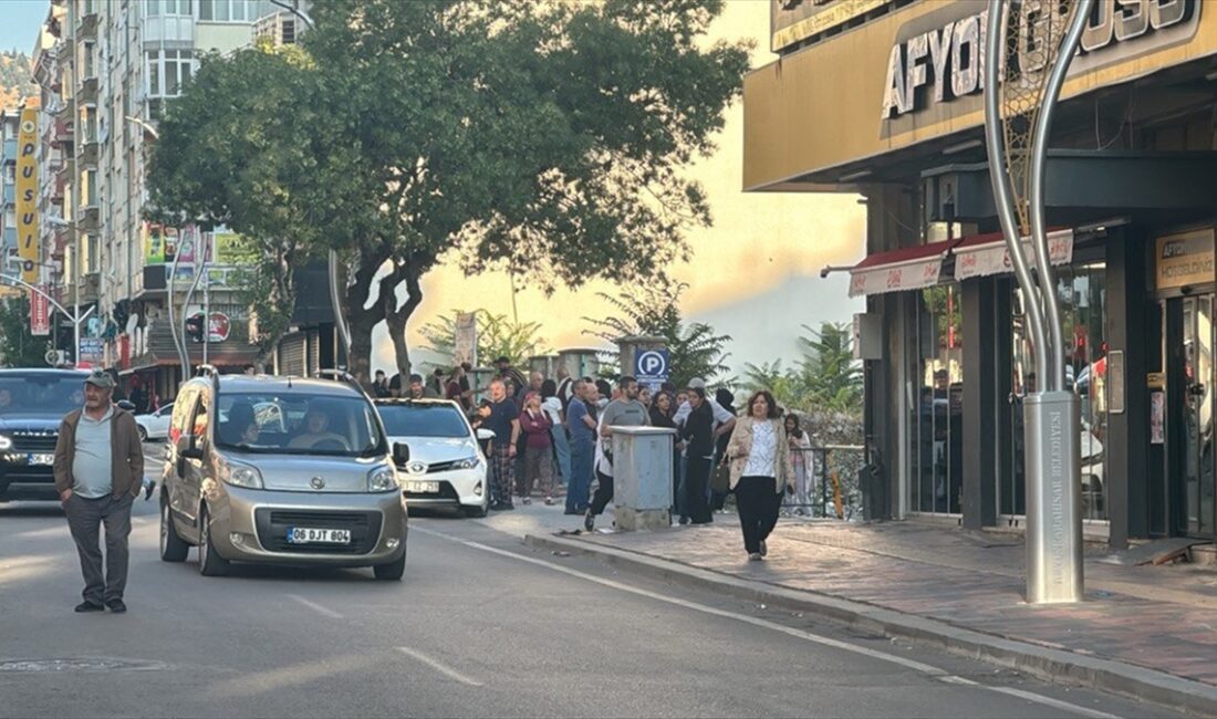 Afyonkarahisar'da saat 06.24'te 4,4 büyüklüğünde deprem meydana geldi.