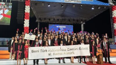 ANTALYA (AA) – Akdeniz Üniversitesinde 2023-2024 akademik yılı mezuniyet töreninde