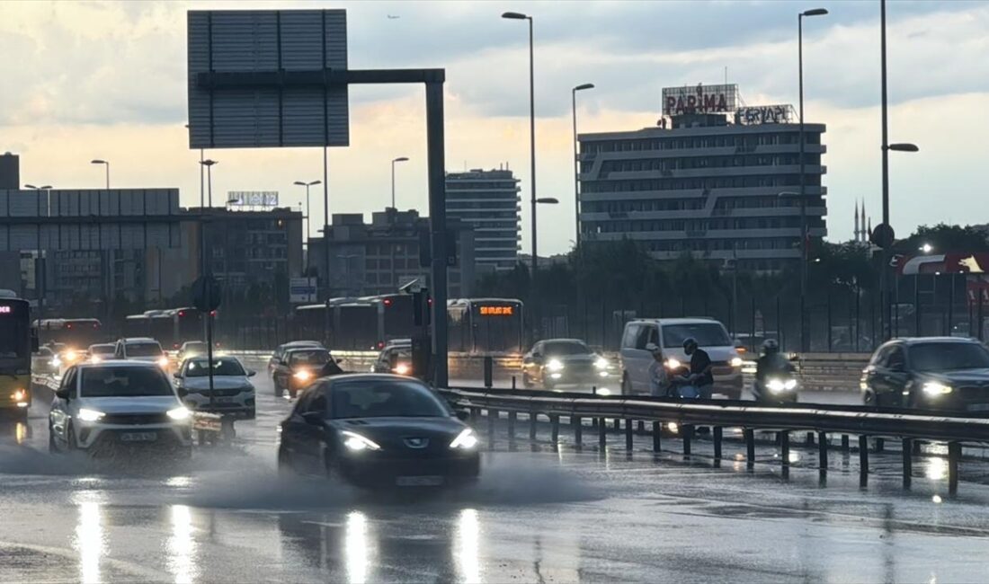 İstanbul Büyükşehir Belediyesi (İBB) Afet Koordinasyon Merkezi (AKOM), kentte öğle