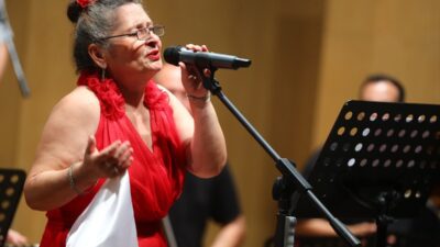 Antalya'daki Aktif Yaşlı Merkezi'nde çeşitli etkinliklere katılan 65 yaş üstü