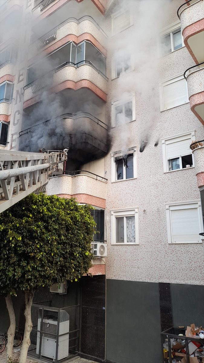 ANTALYA (AA) – Antalya'nın Alanya ilçesinde apartman dairesinde çıkan yangın,