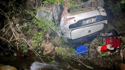 ANTALYA (AA) – Antalya'nın Alanya ilçesinde uçuruma devrilen otomobilde sıkışan