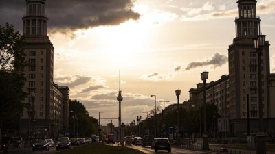 Kovid-19 salgını, tedarik zinciri kesintileri gibi çok sayıdaki kriz, Alman